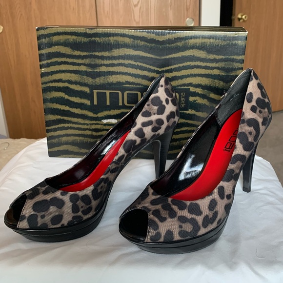 Moda Spana Leopard Peep Toe Heels Women Size 9